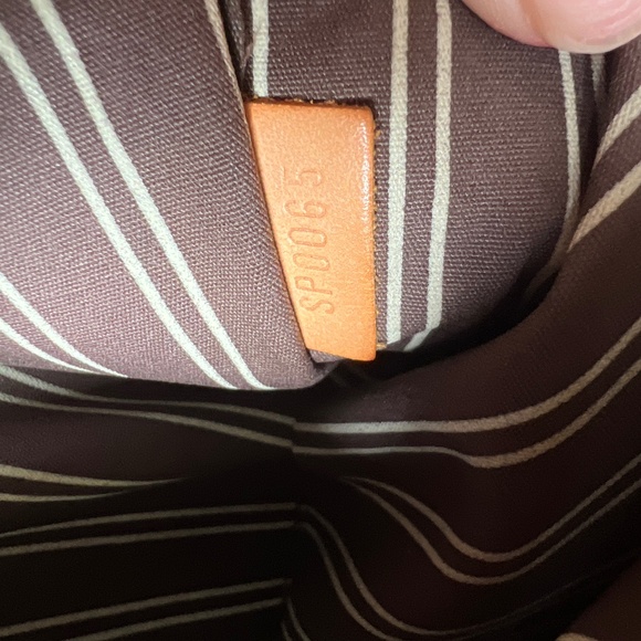 Authentic Louis Vuitton Canvas Antigua MM - Picture 14 of 15